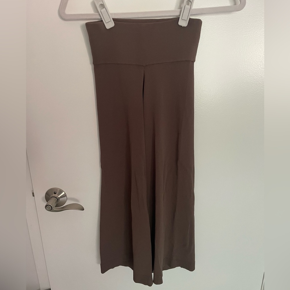 Wilfred brown flowy stretchy capri pants in size XS